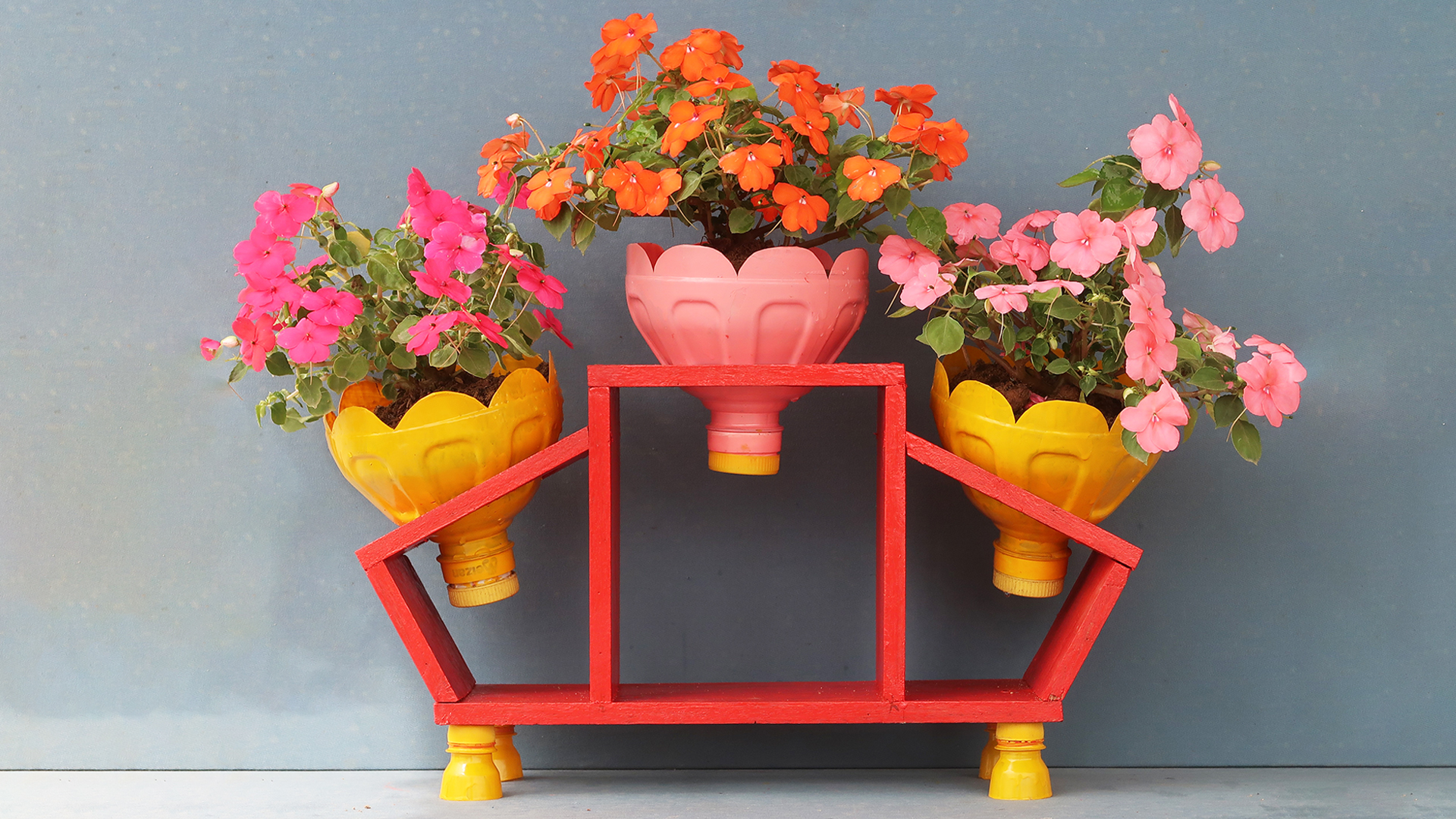 Great Creation For The Garden, Recycle Plastic Bottles To Make Beautiful Flower Pots