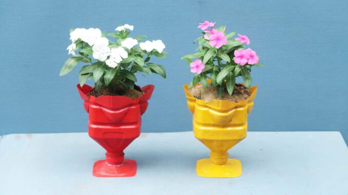 DIY Beautiful Colorful Flower Pots From Plastic Bottles For Small Gardens DIY Beautiful Colorful Flower Pots From Plastic Bottles For Small Gardens